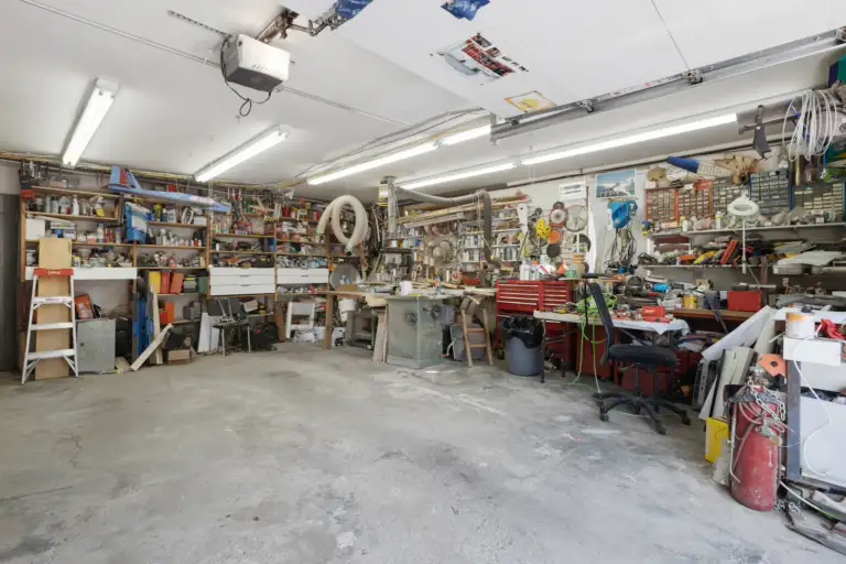Garage workshop ceiling lighting for low-ceiling LED light guide